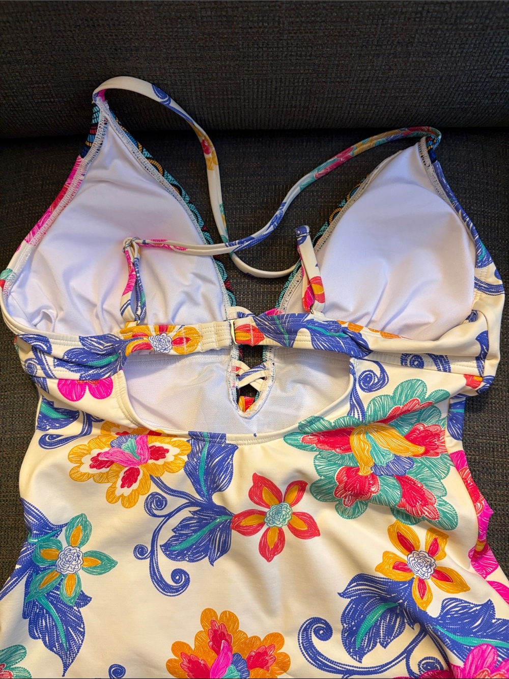 Cupshe White One-Piece Swimsuit with Multicolor Floral Print w/slim & sculpt -M - Picture 3 of 7